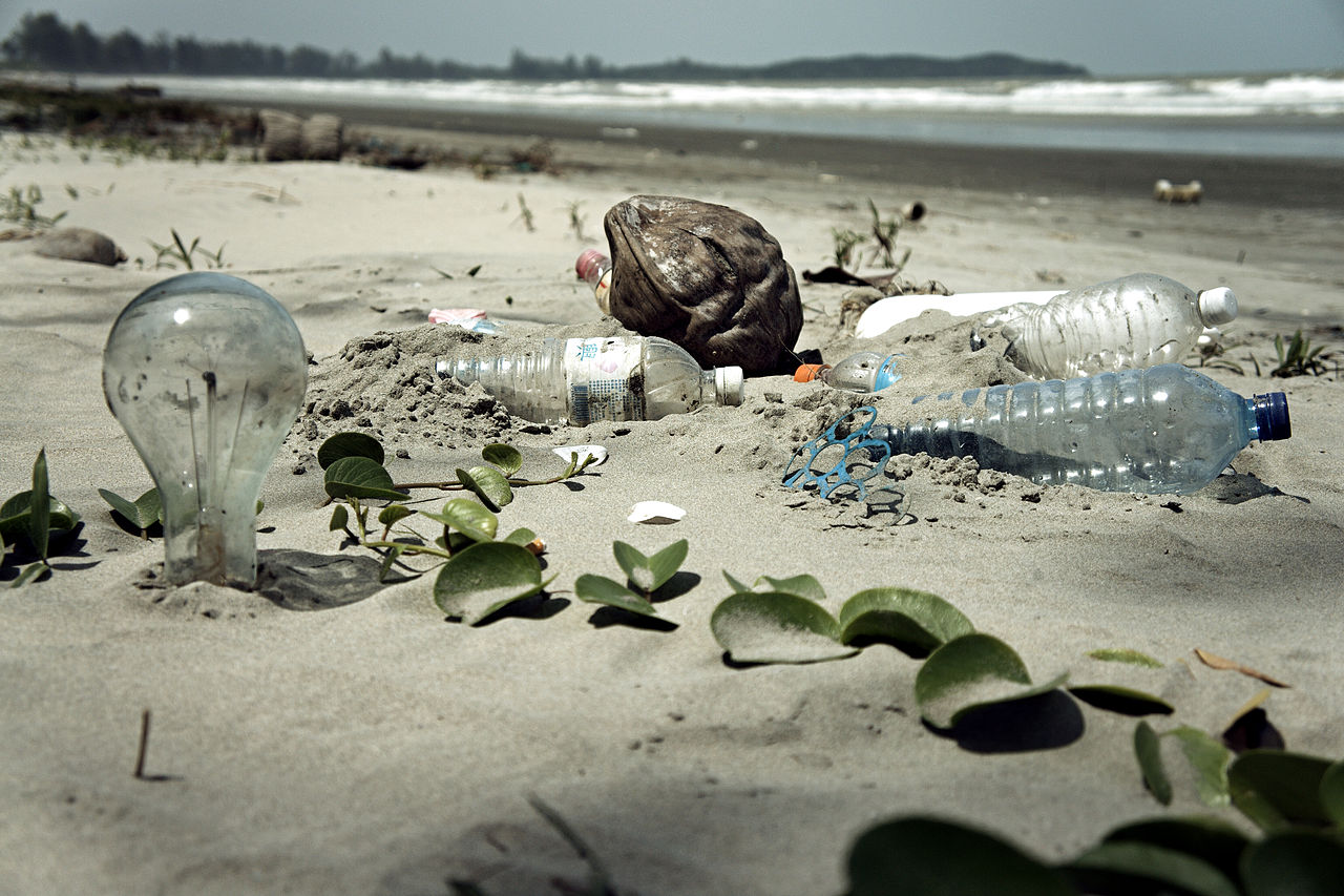 Gerecyclede kunststofgranulaten klaar voor productie